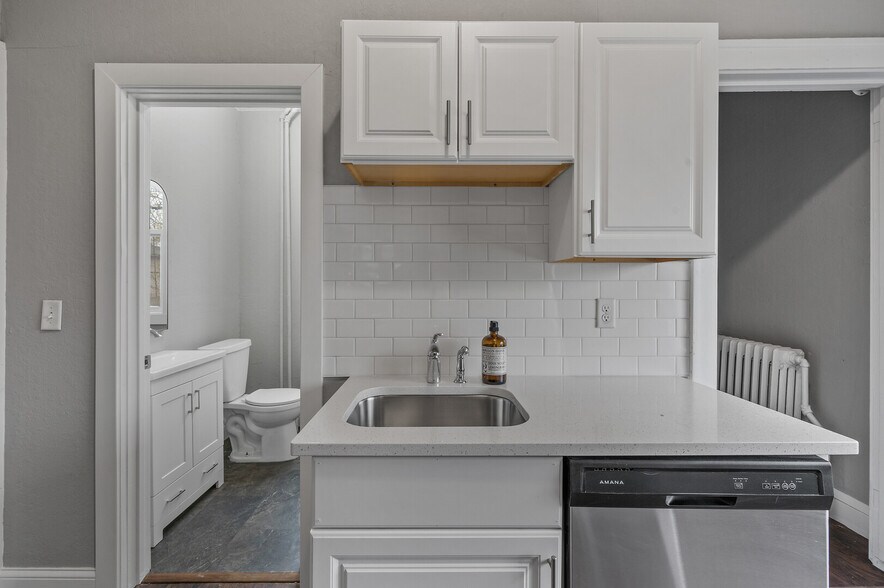 Building Photo - 422 Lafond Ave