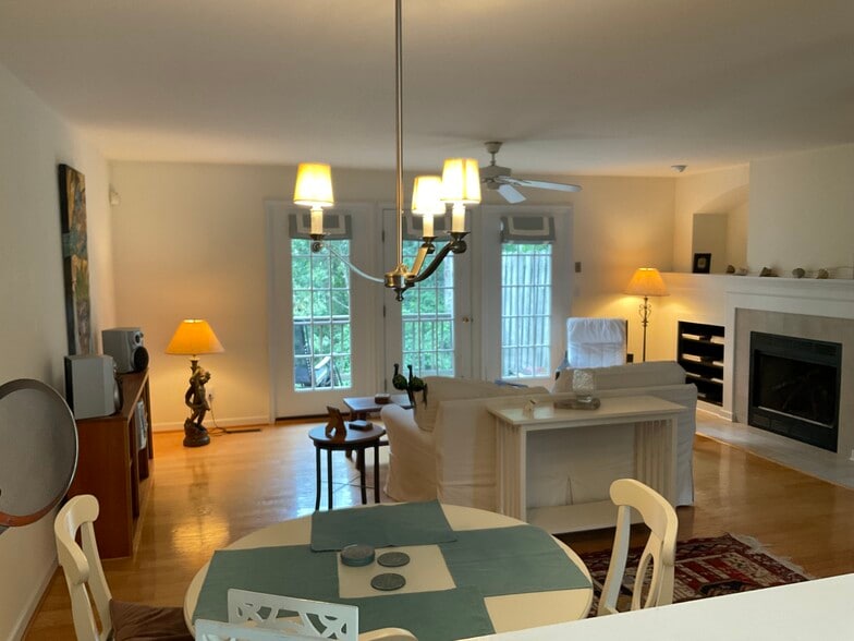 Building Photo - 1437 Glenside Grn