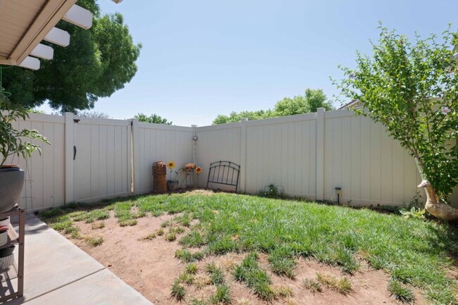 Building Photo - Great Spring Hill Estates Home!