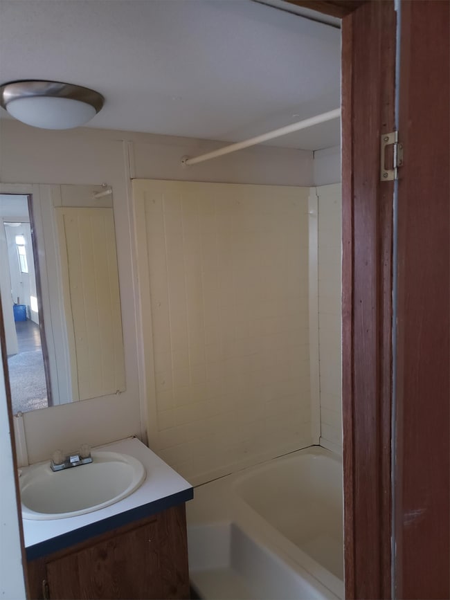 Building Photo - 60 K Way