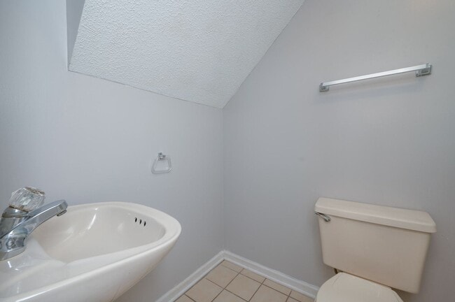 Building Photo - 1st Floor Primary Bedroom - Kiln Creek