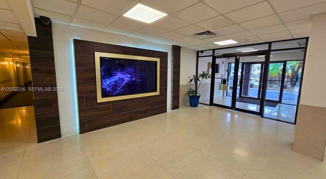 Building Photo - 4164 Inverrary Dr