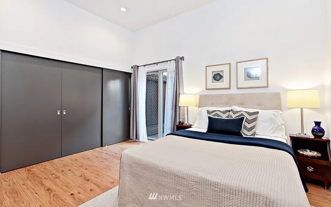 Building Photo - Capitol Hill 2-bedroom Condo