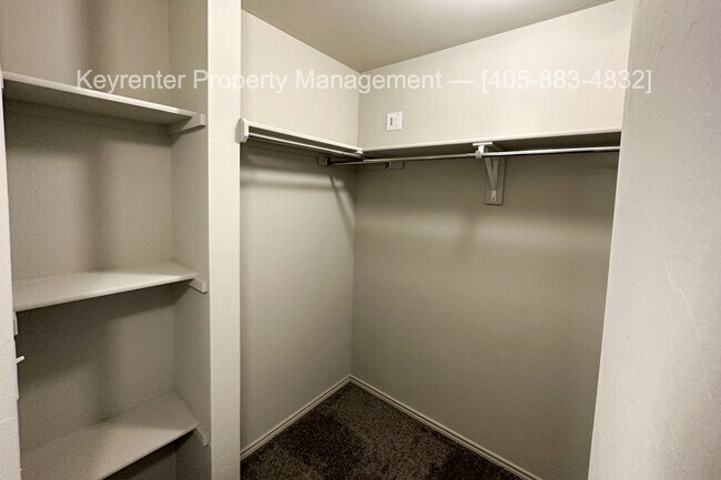 Building Photo - Gorgeous 4 Bed 2 Bath Home in Heart Of Yukon!