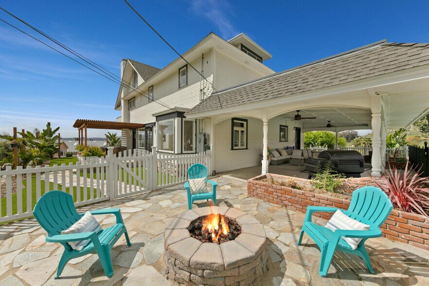 Building Photo - 1758 Dehesa Rd