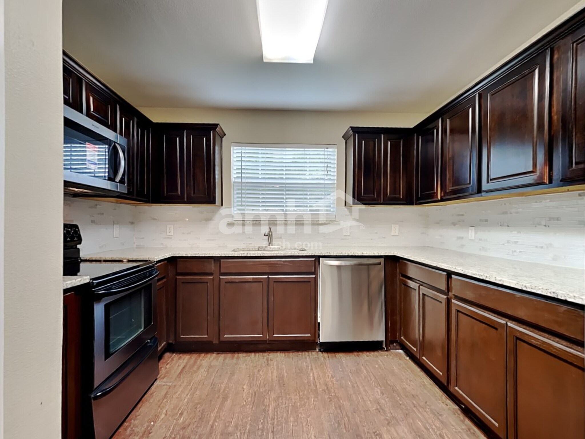 Building Photo - 2301 Arrowhead Dr