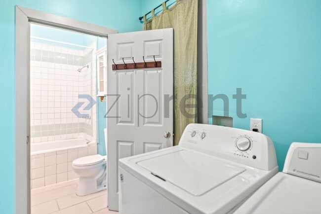 Building Photo - Unit 1