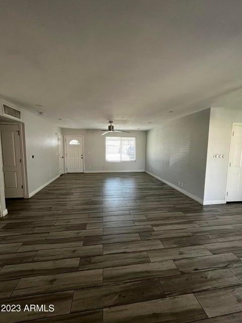 Building Photo - 1524 W 5th Pl