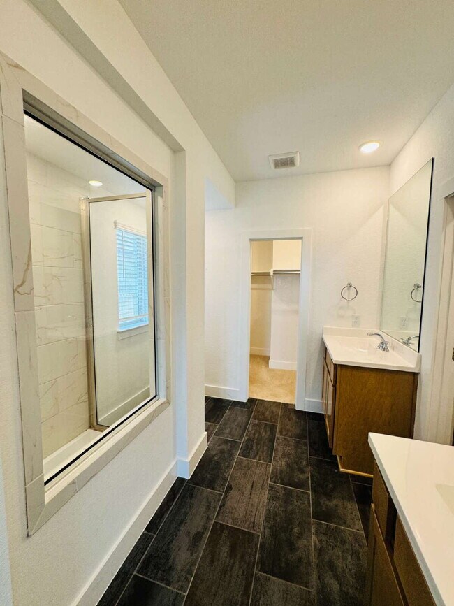 Building Photo - "Charming 4-Bed, 3-Bath Home in Castrovill...