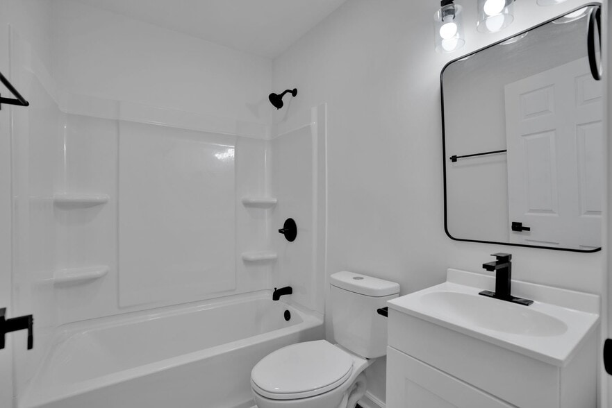 Building Photo - 1857 Memorial Dr