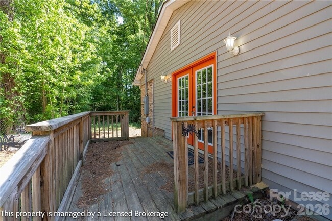 Building Photo - 234 Poplin St