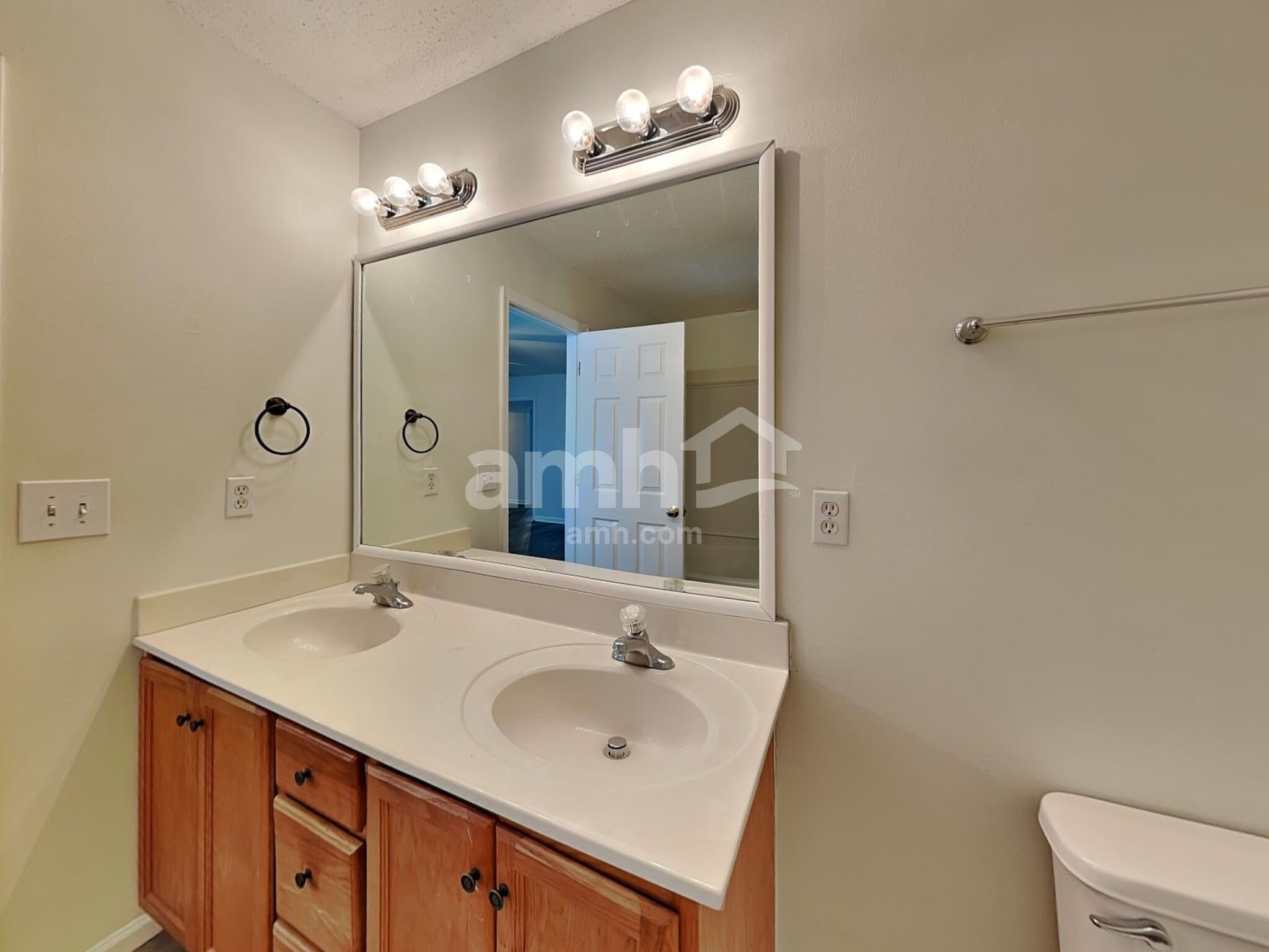 Building Photo - 1066 Bridgend Dr