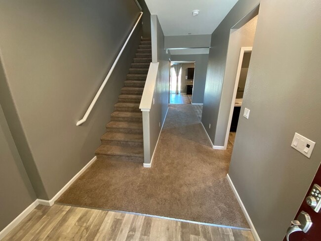 Building Photo - Beautiful home in desirable neighborhood for rent in Visalia CA