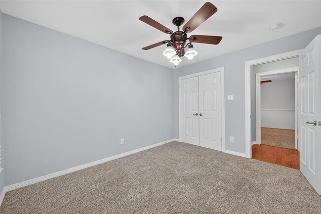 Building Photo - 3702 Sunset Cir