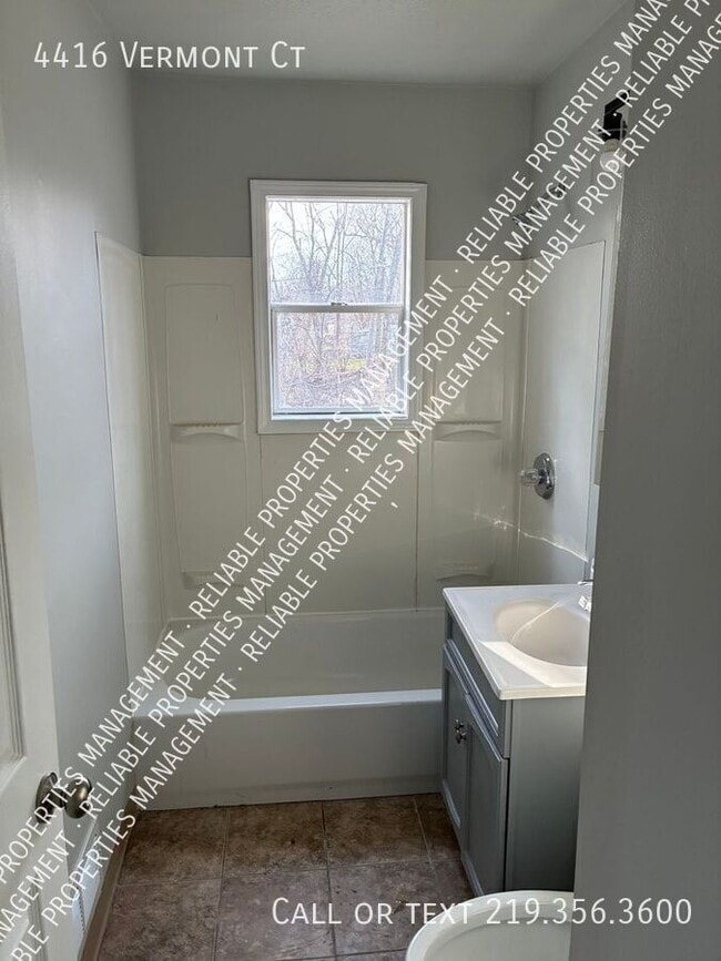 Building Photo - 4416 Vermont Ct