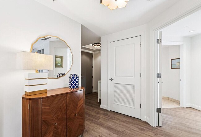 Building Photo - Georgetown Style with Garage PARKING