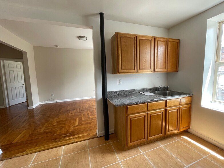 Building Photo - 10 Harvard St