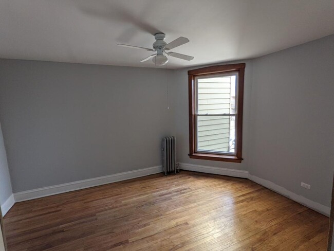 Building Photo - 2 bedroom in Chicago IL 60625