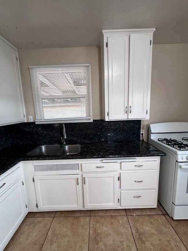 Building Photo - 2114 Brundage Ln