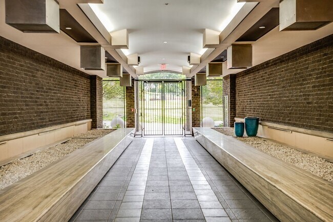 Building Photo - 2905 Parthenon Ave