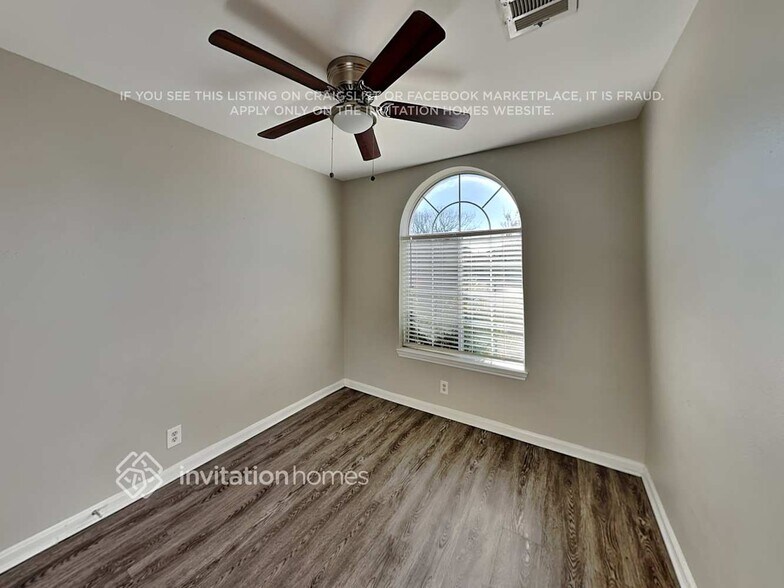 Building Photo - 219 Sandhill Dr