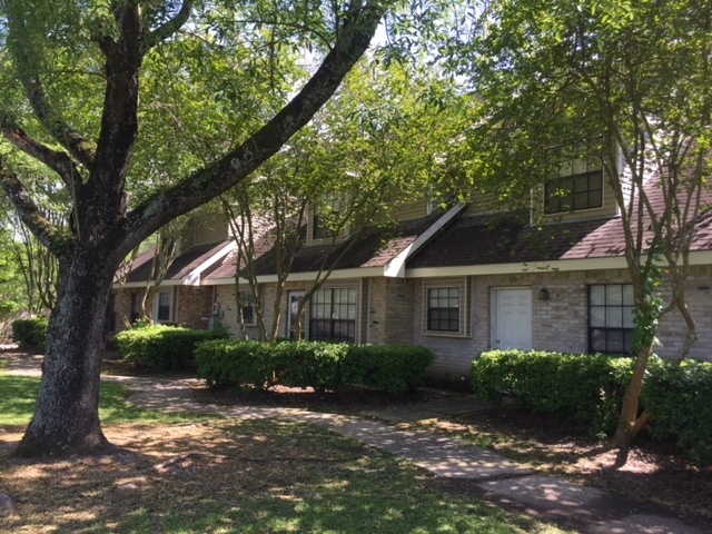 Primary Photo - Big townhome with Garage Off Perkins Rd in...