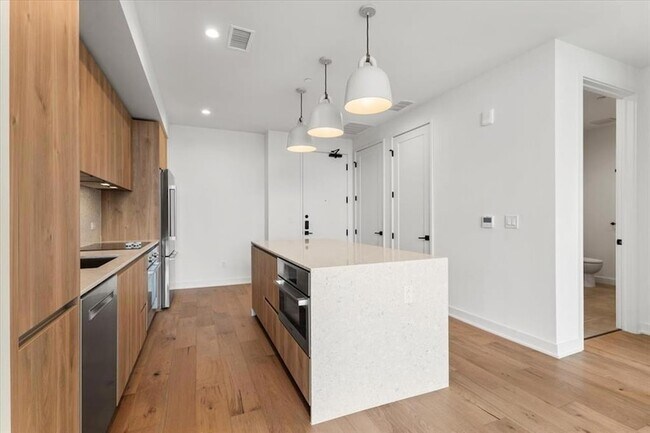 Building Photo - 84 East Ave