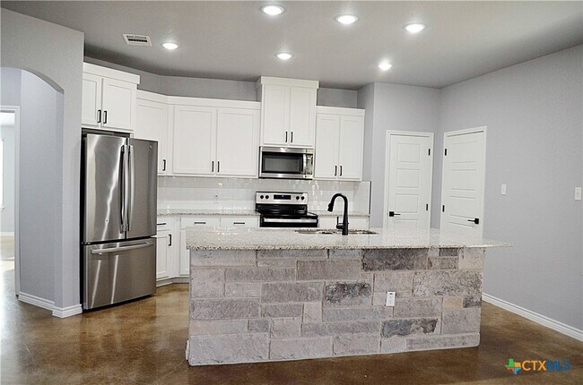 Building Photo - 745 Freedom Cir