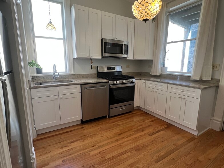 Kitchen - 3349 W Adams St