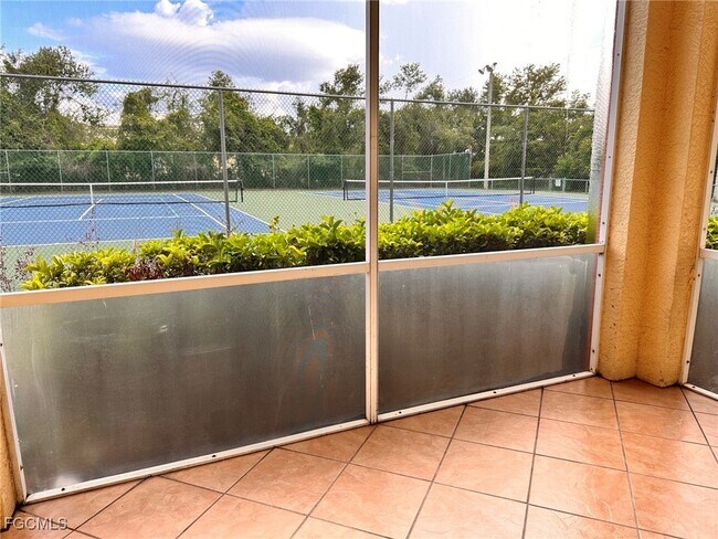 Building Photo - 6300 Aragon Way