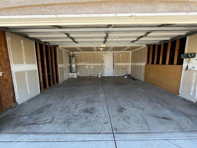 Building Photo - Wonderful Porterville Home Coming Soon!