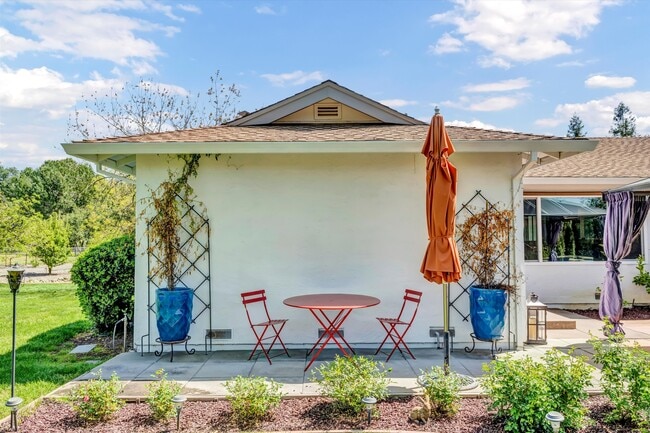 Building Photo - 1790 McKinley Rd