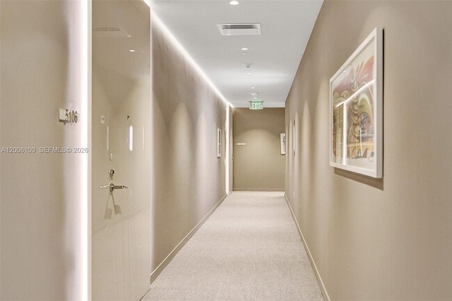 Building Photo - 1000 Brickell Plaza