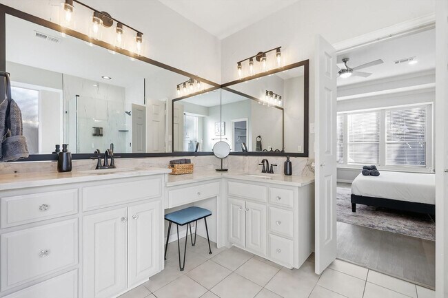 Building Photo - 2008 Vista Dr