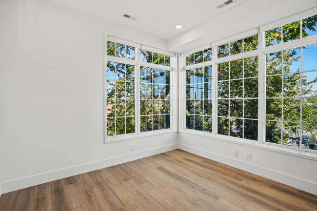 Building Photo - 716 L St SE