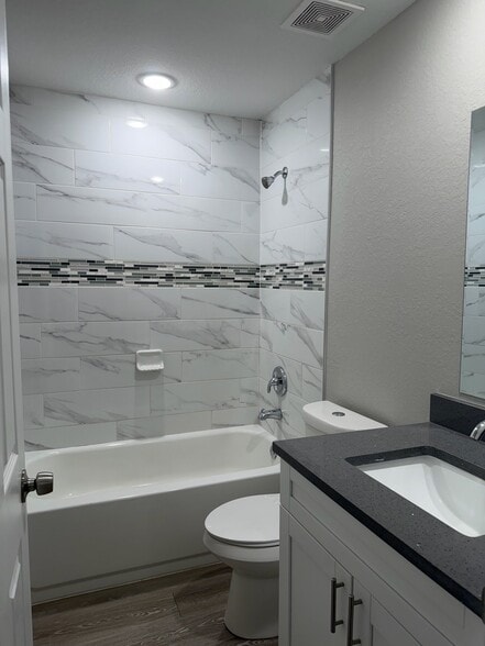 Building Photo - 6054 N Moss Cir