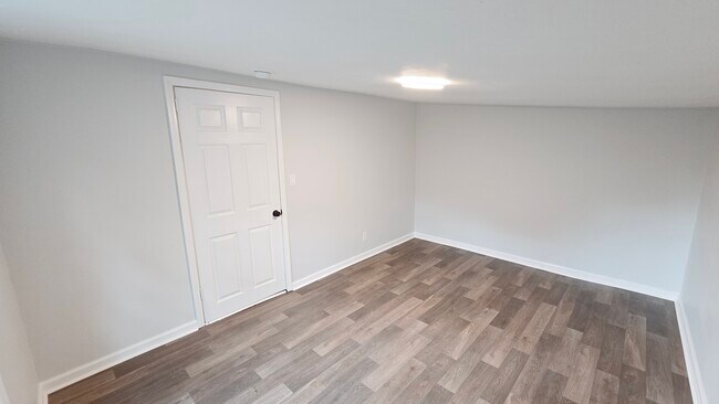 Building Photo - 64 Spruce St