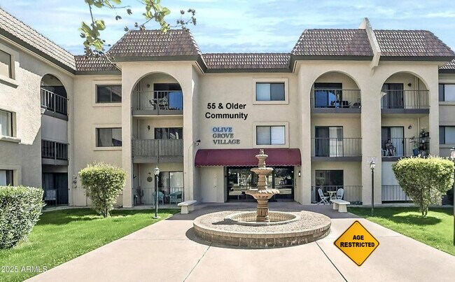 Building Photo - 3033 E Devonshire Ave