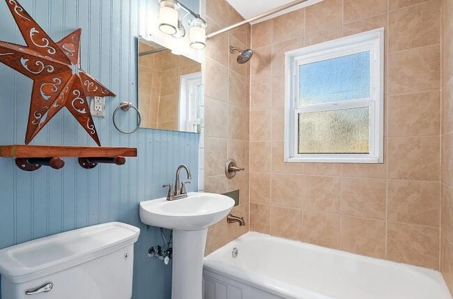 Building Photo - Remodeled Single Family with Yard and Huge...