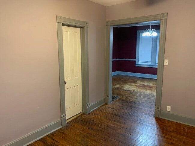 Building Photo - 745 E Benton St