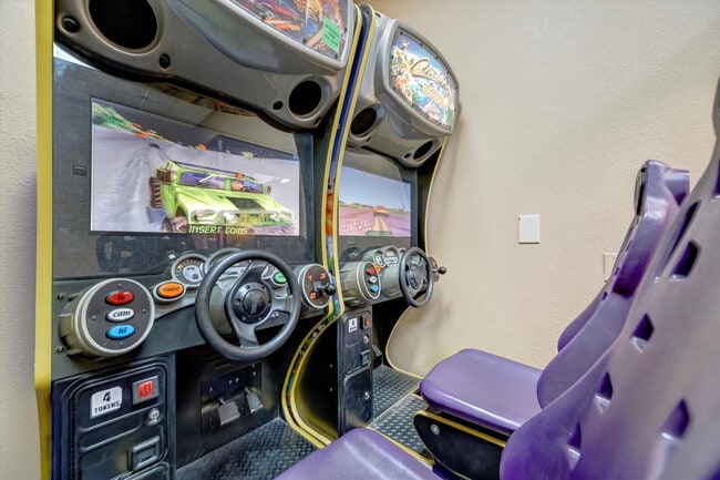 Building Photo - 8303 Palm Pkwy