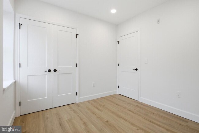 Building Photo - 100 W Front St