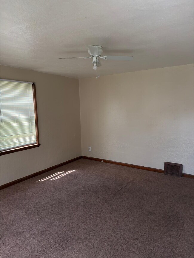 Building Photo - Well-Cared-For Home in St. Louis 63136
