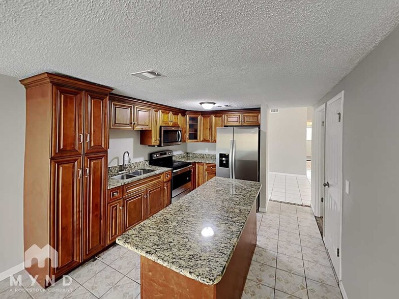 Building Photo - 6701 Village Grove Ct