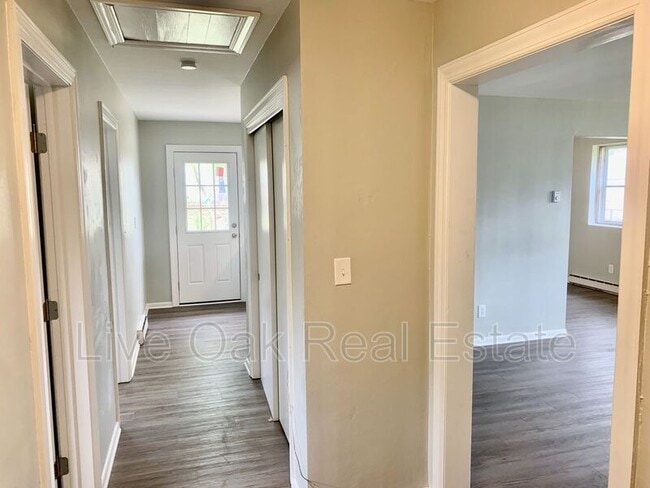 Building Photo - 314 Woodview Ave