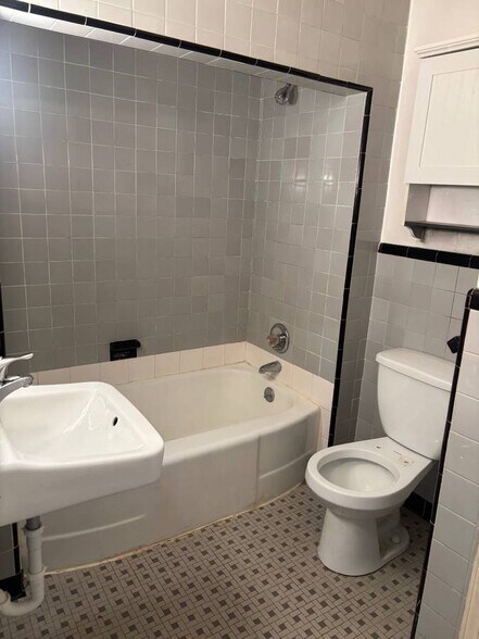 Bathroom - 611 Haddon Ave