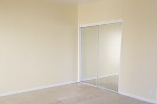 Building Photo - 131 N Carson Rd