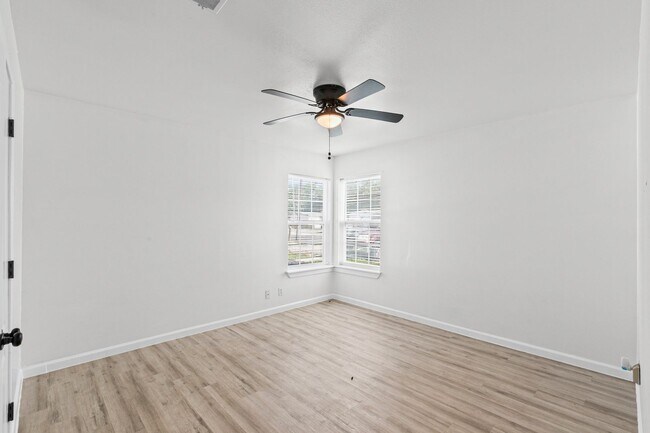 Building Photo - 3038 Weir Ave