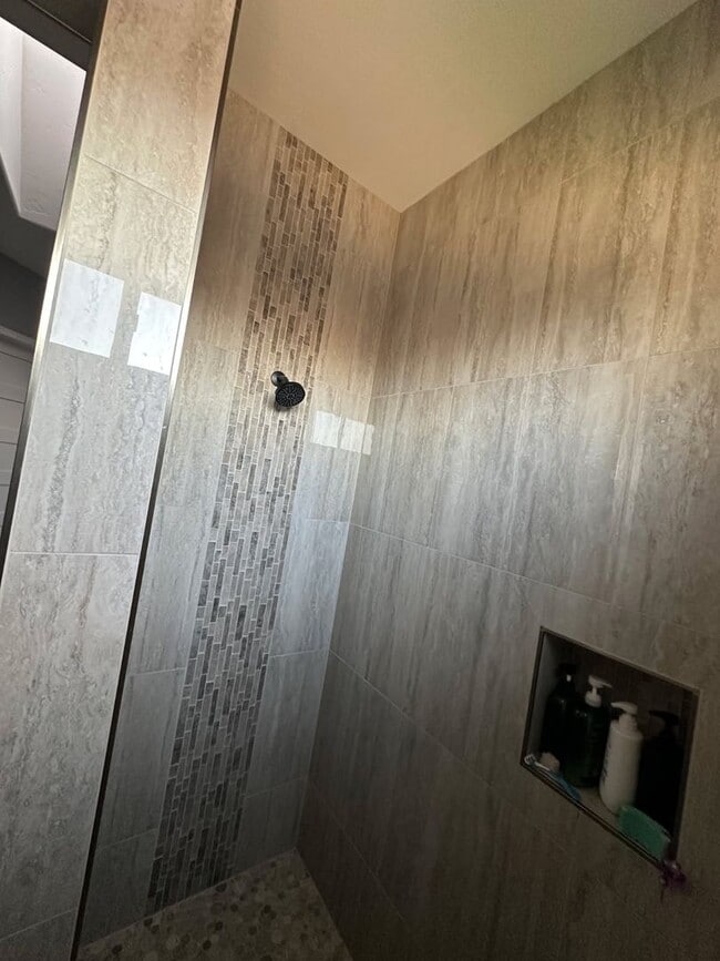 Building Photo - Beautiful Brand-New Home for Rent in Viewp...