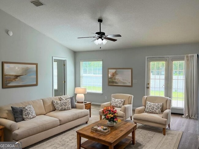 Building Photo - 218 Royal Palms Ave